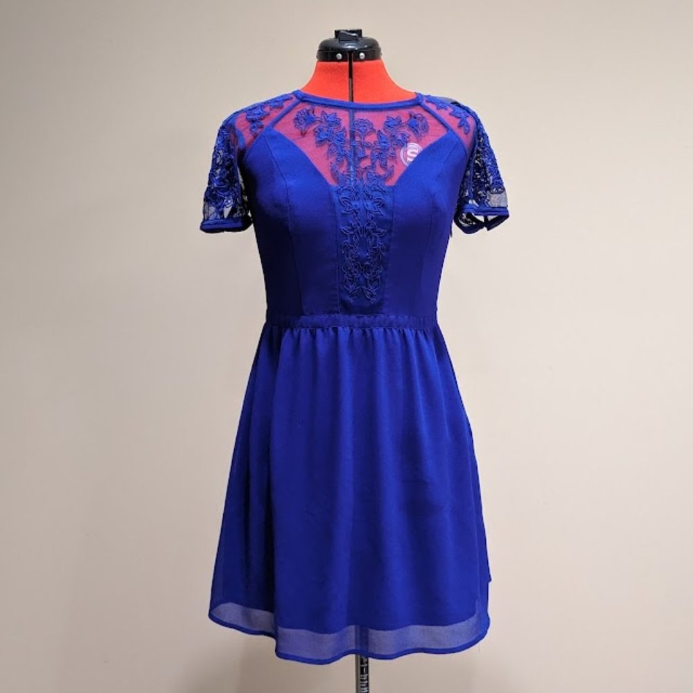 Urban Outfitters Kimchi Blue Mini Dress with Lace Detail Women's Size 6